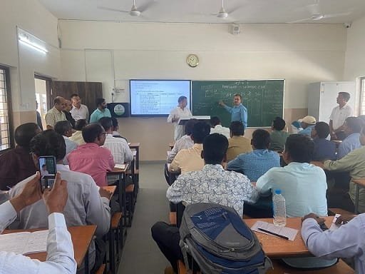 अंबिकापुर विधानसभा एवं रिजर्व मतदान दलों का द्वितीय चरण का प्रशिक्षण सम्पन्न