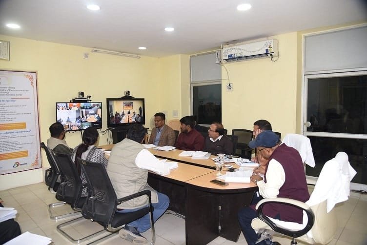 मुख्य सचिव ने वीडियो कॉन्फ्रेंसिंग के माध्यम से की धान खरीदी की समीक्षा संभागायुक्त श्री चुरेंद्र और कलेक्टर श्री भोस्कर हुए शामिल