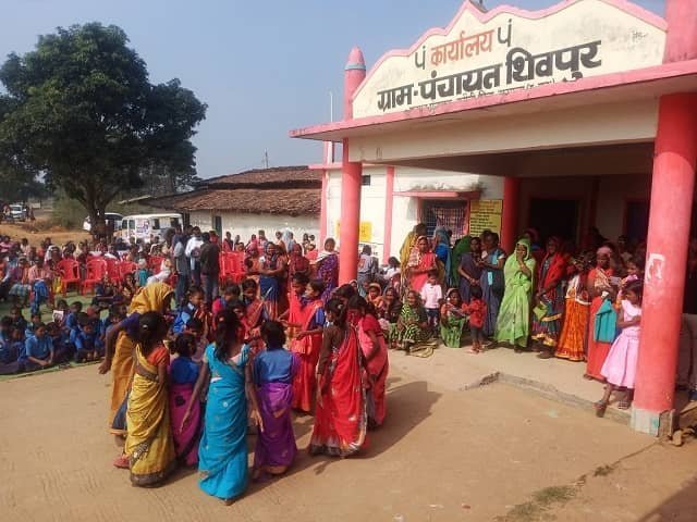 “विकसित भारत संकल्प यात्रा“ जिले 242 ग्रामों में पहुंचीं यात्रा, 1 लाख 40 हजार से अधिक लोगों को मिली शासन की जनकल्याणकारी योजनाओं की जानकारी