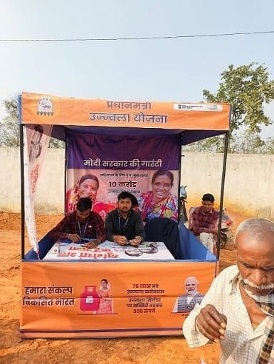विकसित भारत संकल्प यात्राः लखनपुर के निम्हा में आयोजित विकसित भारत संकल्प शिविर में शामिल हुए अम्बिकापुर विधायक श्री अग्रवाल