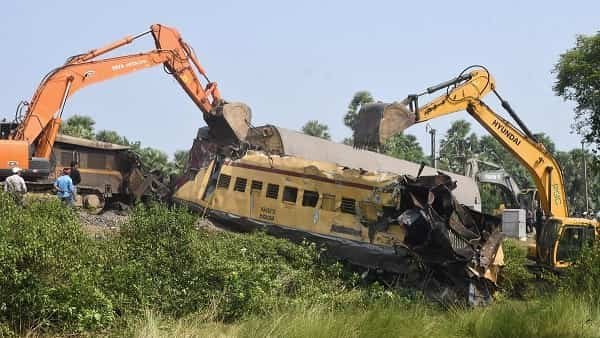 BREAKING NEWS | Kanchanjunga Express Train Accident | Bengal Train Accident Today पश्चिम बंगाल: दार्जिलिंग में बड़ी ट्रेन दुर्घटना, 8 लोगों के शव बरामद पढ़े पूरी खबर