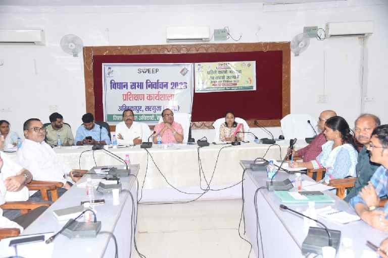 Election News: सभी विधानसभा क्षेत्रों के सेक्टर अधिकारियों का बैठक सह प्रशिक्षण का हुआ आयोजन