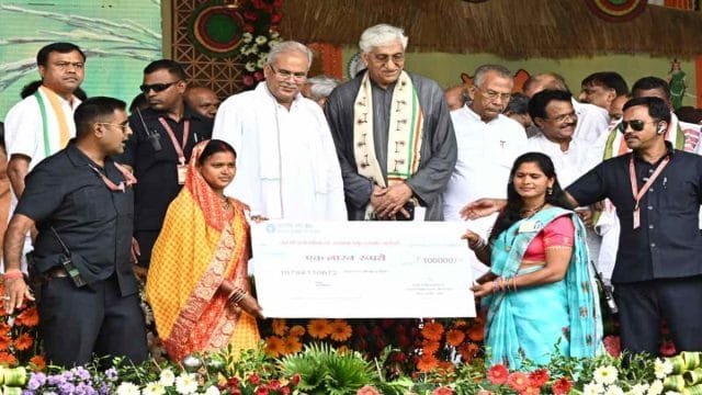 CG News : मुख्यमंत्री भूपेश बघेल ने 627 हितग्राहियों को लौटाई चिटफंड की राशि, बच्चों को बांटे टैबलेट, पड़े पूरी खबर