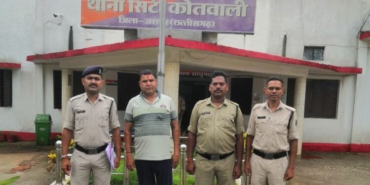 नाबालिग लड़की से दुष्कर्म का आरोपी मनोज कुमार गुप्ता गिरफ्तार ” होटल में काम के बहाने रखा था अपने घर पर…. पढ़िए पूरी खबर