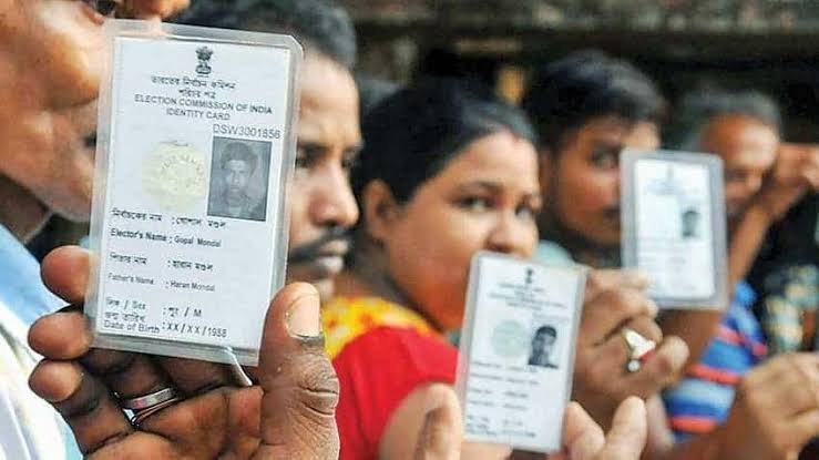 Election News : मतदाता पहचान पत्र के अलावा 12 वैकल्पिक फोटोयुक्त दस्तावेज दिखाकर भी मतदाता कर सकेंगे मतदान , पढ़े कौन कौन सा डोवोमेंट दिखा कर कर सकते है मतदान