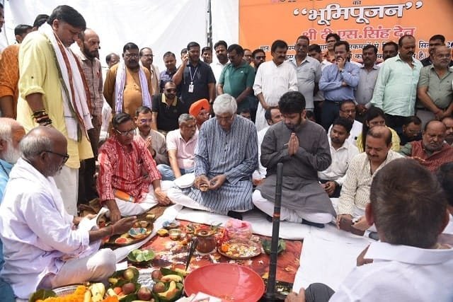 Ambikapur News : मां महामाया मंदिर मार्ग में 53.29 लाख रुपए की लागत से बनेगा भव्य प्रवेश द्वार उपमुख्यमंत्री श्री टीएस सिंहदेव ने विधिवत पूजा अर्चना कर किया भूमिपूजन