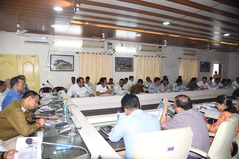 election news : निर्वाचन के मद्देनजर सुरक्षा व्यवस्था, आदर्श आचार संहिता के पालन, मतदाता व मतदान प्रतिशत, वेबकास्टिंग आदि विषयों पर हुई विशेष चर्चा