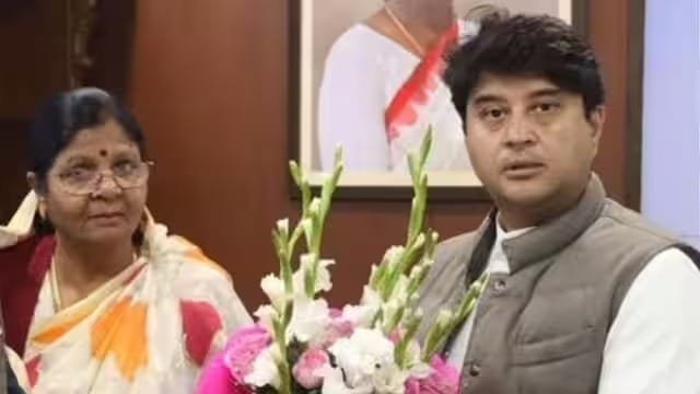 बी जे पी में शामिल होने की अटकलों पर मुरैना की महापौर शारदा सोलंकी ने कही बड़ी बात, सिंधिया से मुलाकात के बाद थी चर्चाएं