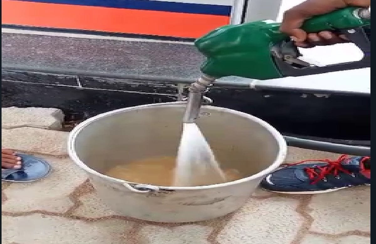 CGNews :पेट्रोल पंप में पेट्रोल की जगह निकल रहा पानी लोगो ने किया जमकर हंगामा