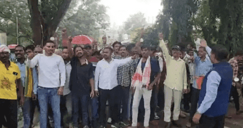 सीतापुर राजमिस्त्री हत्याकांड: हत्या के विरोध में आदिवासी समाज एकजुट, 2 करोड़ के मुआवजे की मांग। ...पढ़े पूरी खबर